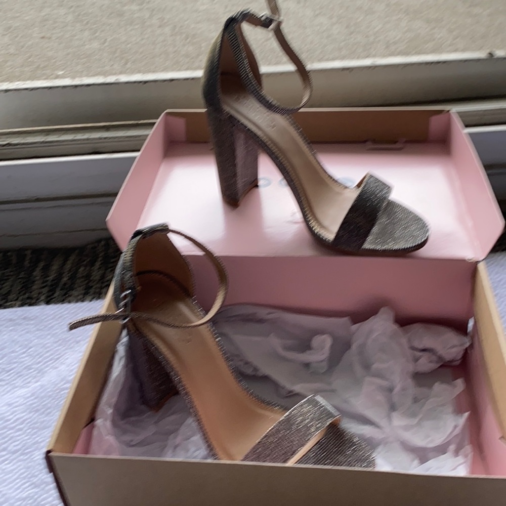 Glitter evening shoe